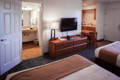 Pines Inn & Suites - image 5